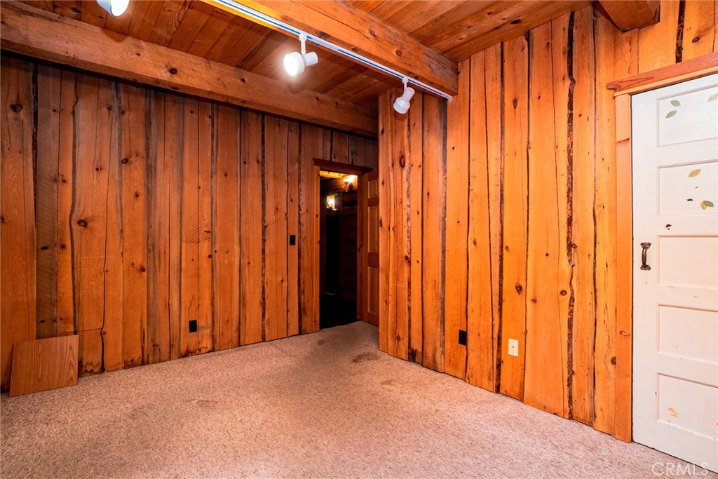 https://media.crmls.org/medias/84c54ee6-a248-4fe2-9d09-5d82c25ce4bd.jpg?preset=X-Large