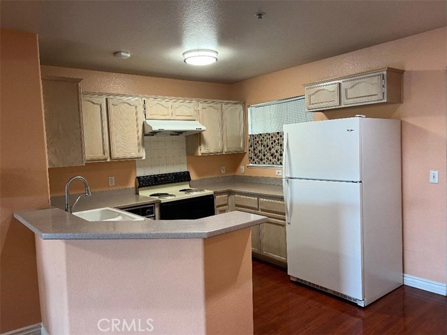 Image 11 of 27 For 321 Orange Avenue 306