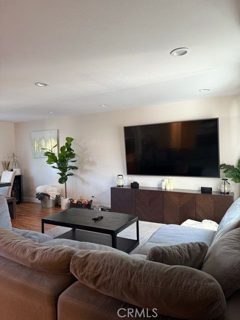Detail Gallery Image 2 of 13 For 22896 Leo Ln #86,  Lake Forest,  CA 92630 - 4 Beds | 2/1 Baths