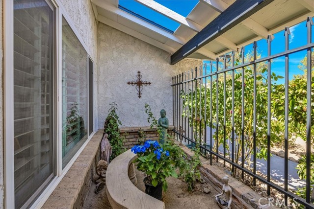 9124 Joshua Lane, Yucca Valley CA: https://media.crmls.org/medias/84c5aa0d-da60-491e-b4f5-f885d61e23d0.jpg