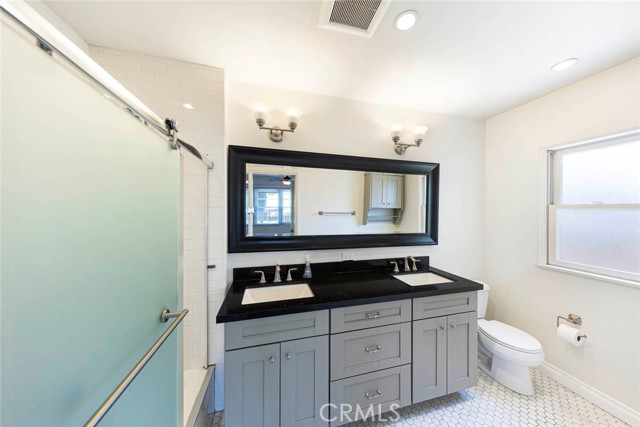 Detail Gallery Image 17 of 25 For 206 S Center St, Orange,  CA 92866 - 4 Beds | 3/1 Baths