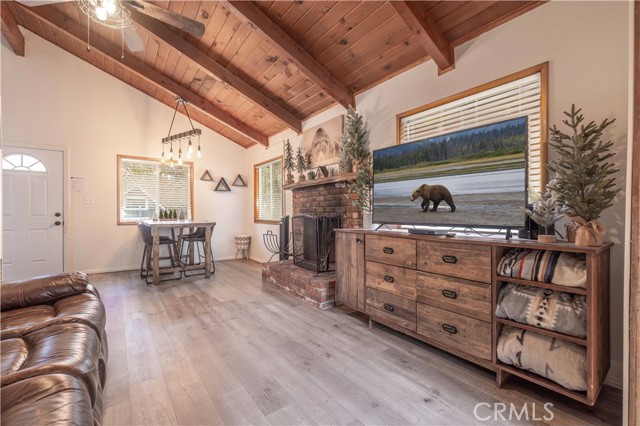 Detail Gallery Image 1 of 26 For 42581 Willow Ave, Big Bear Lake,  CA 92315 - 2 Beds | 1 Baths