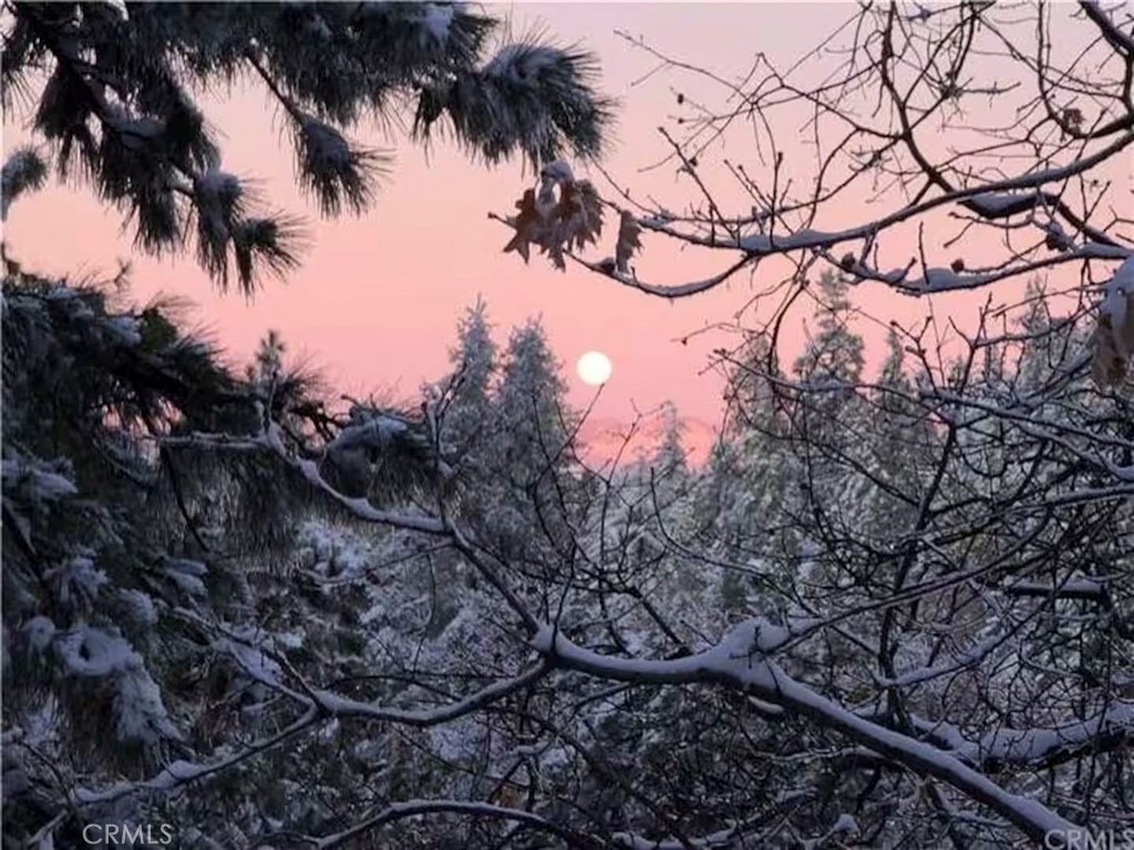 https://media.crmls.org/medias/84c5e456-f14e-4e8e-b87f-2c9d4c844f56.jpg?preset=X-Large
