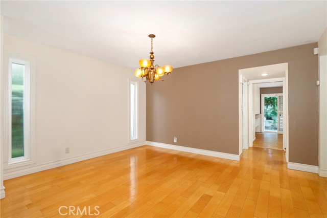 4321 Matilija Avenue, Sherman Oaks CA: https://media.crmls.org/medias/84c60061-ceca-4a7e-80c1-67f04e6e6f3e.jpg