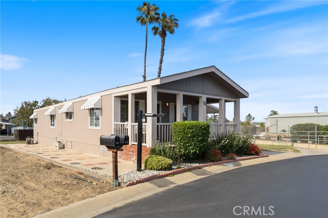 15111 Pipeline Avenue, Chino Hills CA: https://media.crmls.org/medias/84c6a3dd-38dc-400a-a824-2532cbd08f7d.jpg