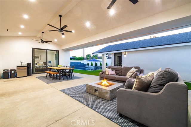 11221 Davenport Road, Rossmoor CA: https://media.crmls.org/medias/84c6d2ec-0cd4-4fe0-bbe1-6918d0a7a521.jpg