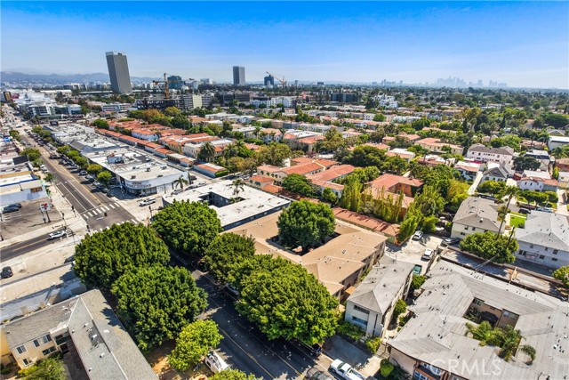 1118 S Fairfax Avenue, Los Angeles CA: https://media.crmls.org/medias/84c6d5cf-78c2-4814-80cb-b94b6805a6a1.jpg