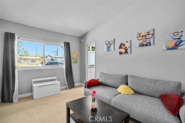 23701 Clarendon Street, Woodland Hills CA: https://media.crmls.org/medias/84c6e468-5474-4bf7-bc47-4bc1adb51f58.jpg