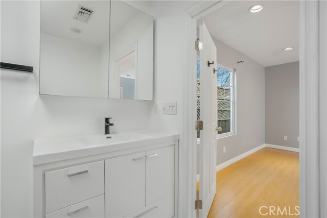 Detail Gallery Image 22 of 50 For 1420 N Frederic, Burbank,  CA 91505 - 3 Beds | 2/1 Baths