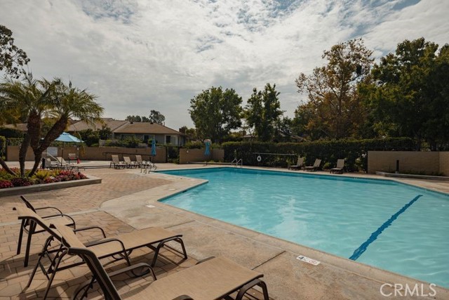 Detail Gallery Image 4 of 12 For 39 S Dogwood, Irvine,  CA 92612 - 3 Beds | 2 Baths