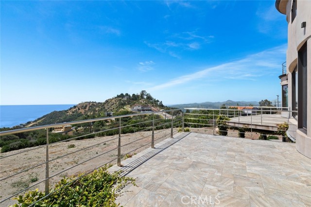 24517 Piuma Road, Malibu CA: https://media.crmls.org/medias/84c8541c-1a86-4bd8-9651-77d18126d4d1.jpg