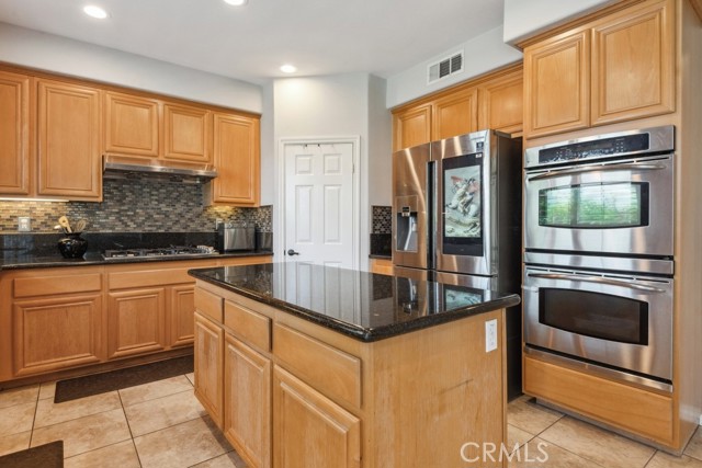 Detail Gallery Image 11 of 41 For 5460 Turin Way, Fontana,  CA 92336 - 4 Beds | 3 Baths