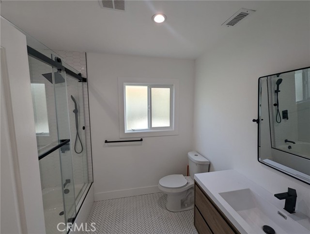 Detail Gallery Image 12 of 31 For 1849 66th St, Los Angeles,  CA 90047 - 3 Beds | 2 Baths