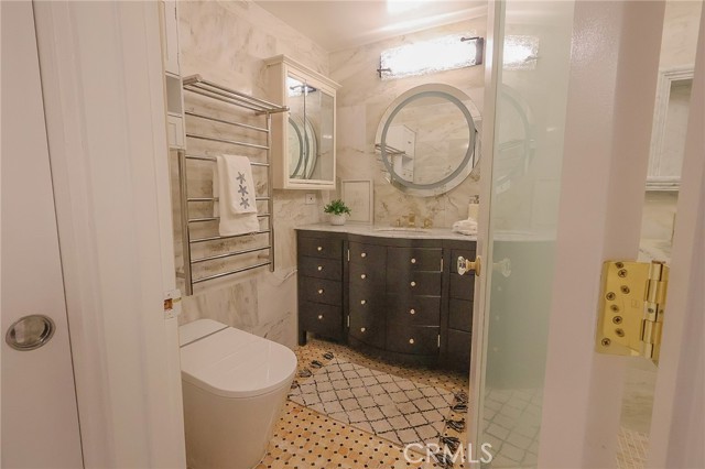 2525 Ocean Boulevard, Corona del Mar CA: https://media.crmls.org/medias/84c95432-96a5-4ada-8246-d6045e14d6df.jpg