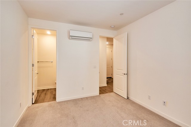 Detail Gallery Image 8 of 39 For 944 N Divino Privado, Ontario,  CA 91764 - 3 Beds | 3/1 Baths