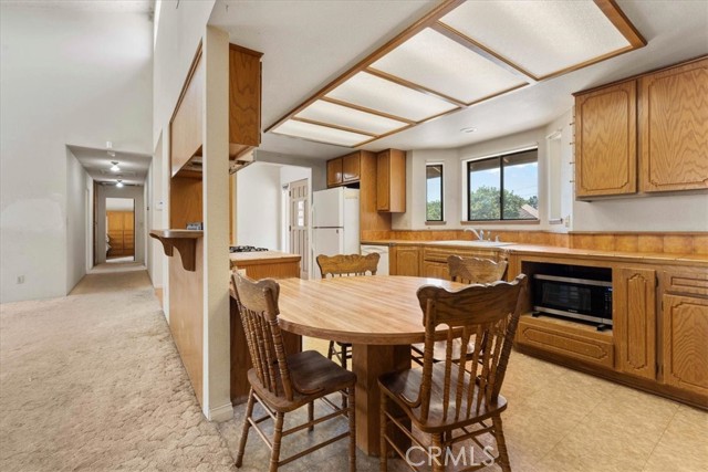 18510 Santa Fe Avenue, San Bernardino CA: https://media.crmls.org/medias/84c9e18e-f7fe-4deb-901d-4e66f5065498.jpg