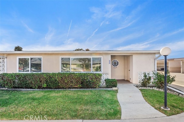 Detail Gallery Image 3 of 40 For 13681 Cedar Crest 95g 5-93g,  Seal Beach,  CA 90740 - 2 Beds | 1 Baths