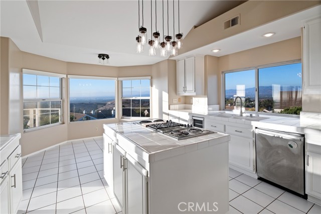 6 Saros, Irvine CA: https://media.crmls.org/medias/84ca740b-4a4b-4c6a-9863-ba07840323d6.jpg