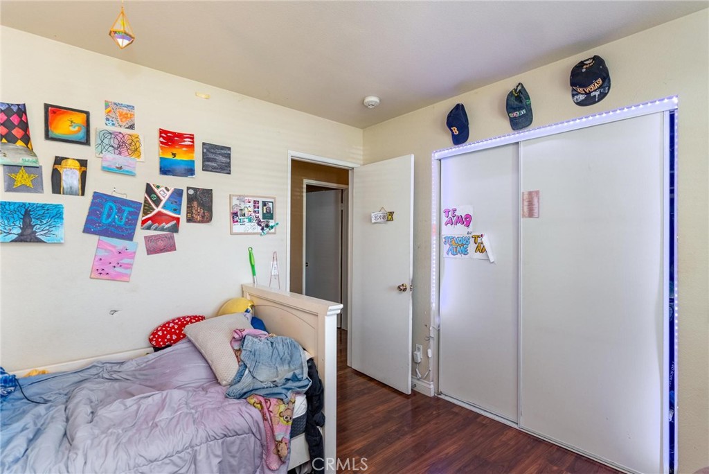 https://media.crmls.org/medias/84ca92e8-b25f-4190-a86a-33e8d8410e19.jpg?preset=X-Large