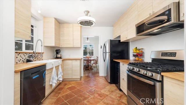 Detail Gallery Image 6 of 15 For 686 W 34th St, San Bernardino,  CA 92405 - 2 Beds | 1 Baths