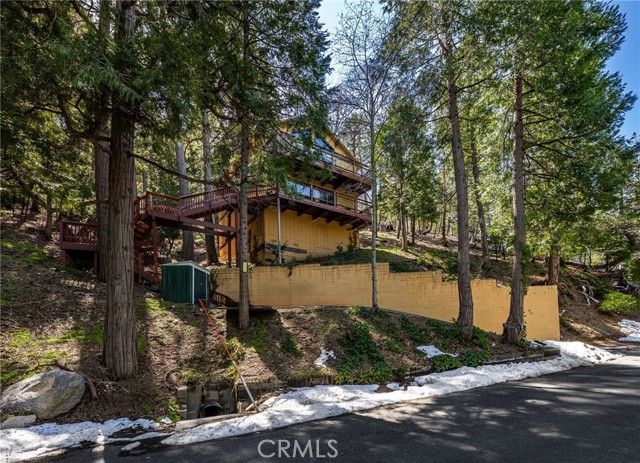 24333 Horst Drive, Crestline CA: https://media.crmls.org/medias/84cacc4a-c685-430f-8215-a9b9bd345302.jpg