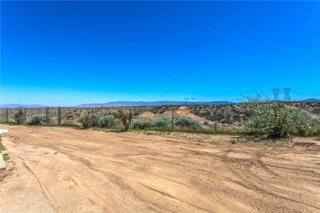 https://media.crmls.org/medias/84cb2b65-99bf-4b96-834b-fea3682d2d22.jpg?preset=X-Large
