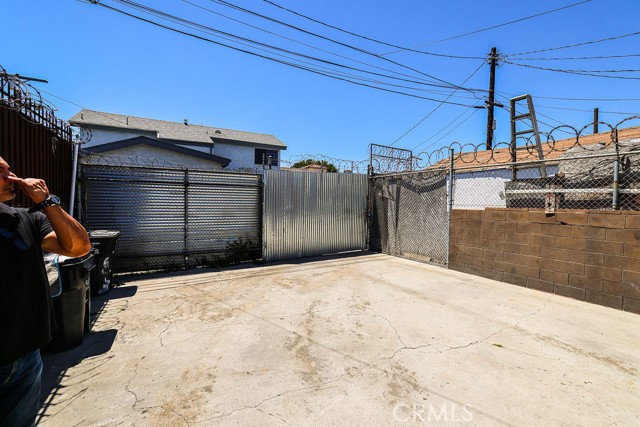 Detail Gallery Image 7 of 20 For 6413 S Vermont Ave, Los Angeles,  CA 90044 - – Beds | – Baths