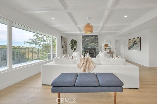 Detail Gallery Image 3 of 75 For 4701 Don Miguel, Los Angeles,  CA 90008 - 3 Beds | 3 Baths