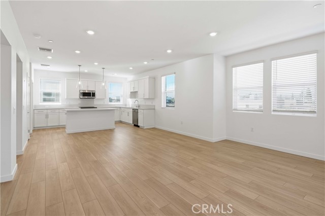 Detail Gallery Image 11 of 29 For 9329 via Azul, Pico Rivera,  CA 90660 - 3 Beds | 3 Baths