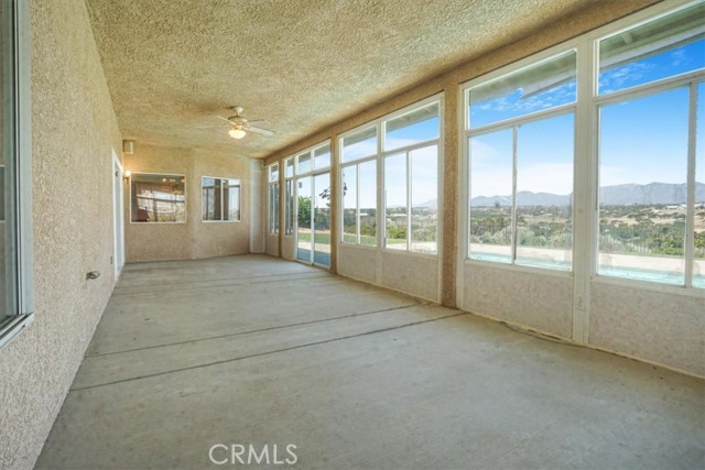 6940 Oak Vista Lane, Oak Hills CA: https://media.crmls.org/medias/84cc9e0c-d36c-43a6-8637-783aab611300.jpg