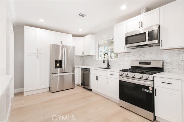 10915 Whitaker Avenue, Granada Hills CA: https://media.crmls.org/medias/84ccc4be-89a6-43fe-a38b-3f7241076818.jpg