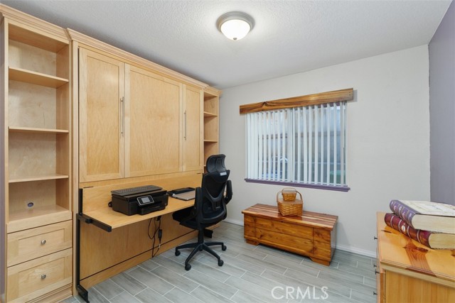 25047 Parkcrest Drive, Murrieta CA: https://media.crmls.org/medias/84cd1903-8ce1-434b-a577-6c2ba7db1f25.jpg