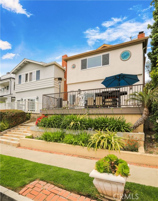 617 Iris Avenue, Corona del Mar CA: https://media.crmls.org/medias/84cd35c3-4c38-4088-9d39-2b4364fb922b.jpg