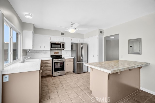 Image 10 of 29 For 4107 Larwin Avenue
