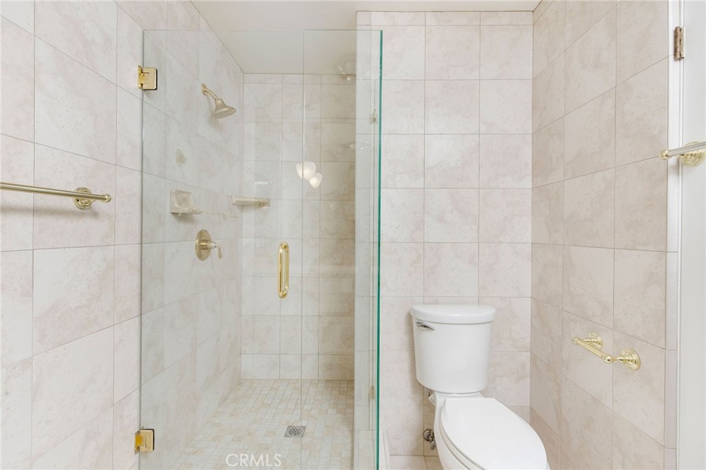 https://media.crmls.org/medias/84ce230f-8d5c-4c76-a18d-8f24900b5319.jpg?preset=X-Large