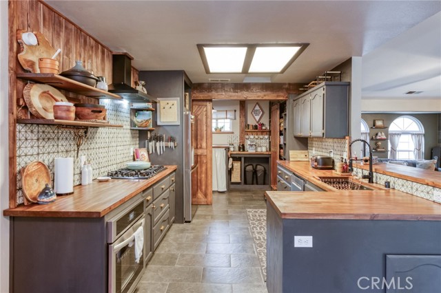 Detail Gallery Image 12 of 67 For 40955 Jean Road, Oakhurst,  CA 93644 - 4 Beds | 3 Baths