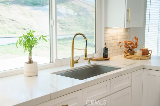 Detail Gallery Image 16 of 47 For 7320 Percheron, Jurupa Valley,  CA 92509 - 4 Beds | 2/1 Baths