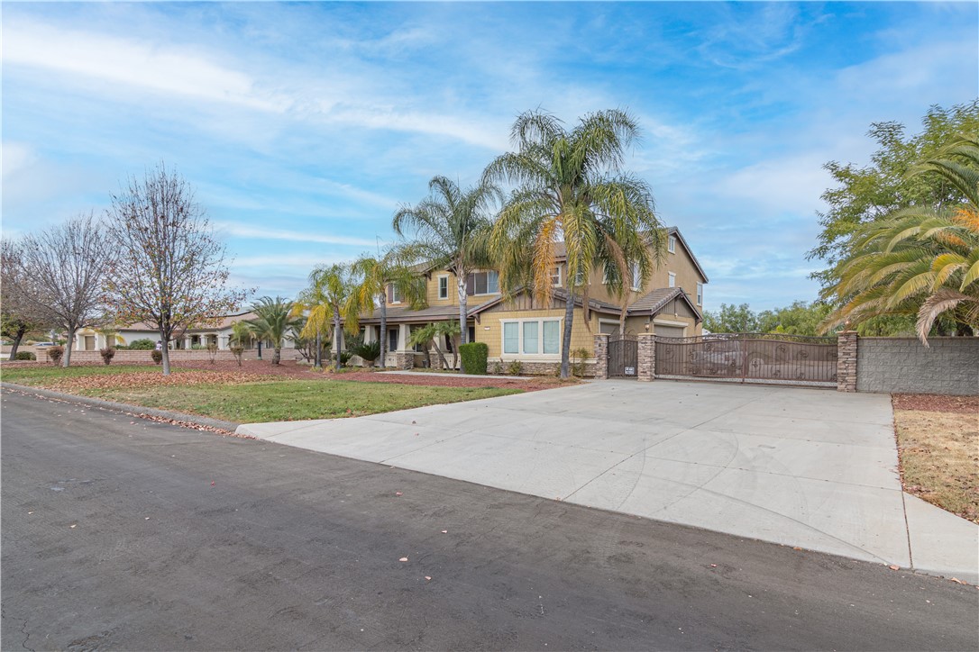 Detail Gallery Image 3 of 49 For 25944 Thistletown Ct, Menifee,  CA 92584 - 4 Beds | 2/1 Baths