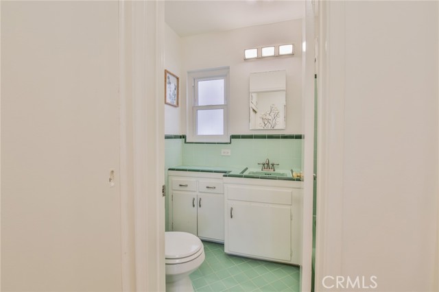 1030 E 2nd Street, Long Beach CA: https://media.crmls.org/medias/84cf6652-0724-4a7c-90a5-a45daae76bd2.jpg