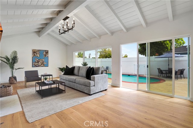 Detail Gallery Image 14 of 30 For 6438 Lindley Ave, Reseda,  CA 91335 - 3 Beds | 2 Baths