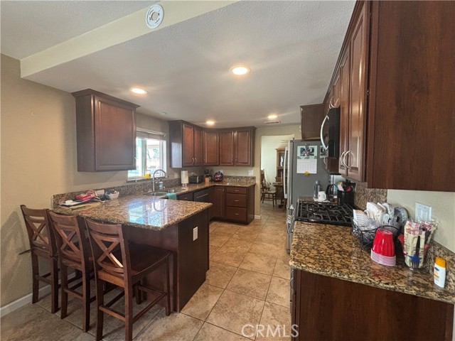 Detail Gallery Image 4 of 8 For 11017 Piedmont St, Rancho Cucamonga,  CA 91701 - 3 Beds | 2/1 Baths