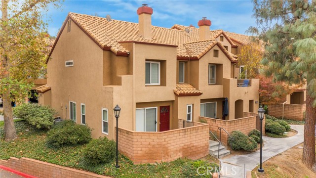 Detail Gallery Image 1 of 29 For 22735 Copper Hill Dr #10,  Saugus,  CA 91350 - 3 Beds | 2/1 Baths