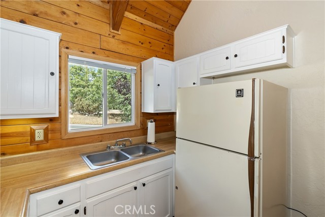 Detail Gallery Image 14 of 49 For 27026 Overlook Ln, Lake Arrowhead,  CA 92352 - 2 Beds | 1/1 Baths