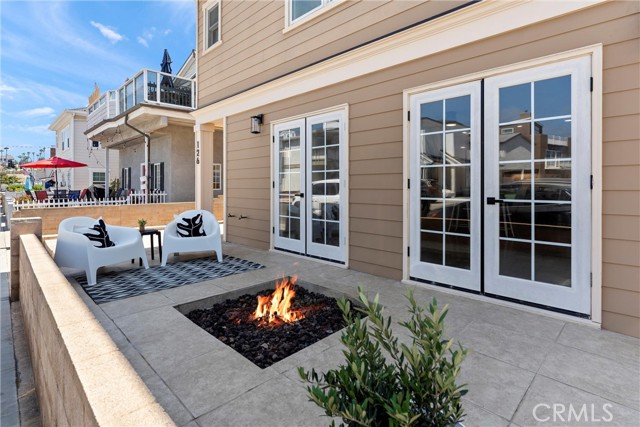 Detail Gallery Image 4 of 36 For 126 47th Street #1,  Newport Beach,  CA 92663 - 3 Beds | 2/1 Baths