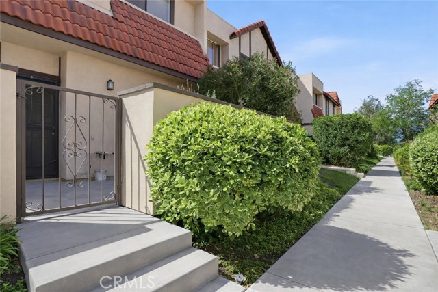 Detail Gallery Image 18 of 21 For 27657 Ironstone Dr #1,  Canyon Country,  CA 91387 - 3 Beds | 3 Baths