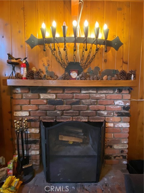 Detail Gallery Image 10 of 27 For 558 Rose Ln, Twin Peaks,  CA 92391 - 3 Beds | 2/1 Baths