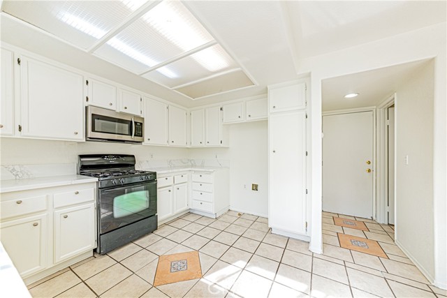 Detail Gallery Image 11 of 44 For 1834 Carolann St, Pomona,  CA 91766 - 3 Beds | 2/1 Baths