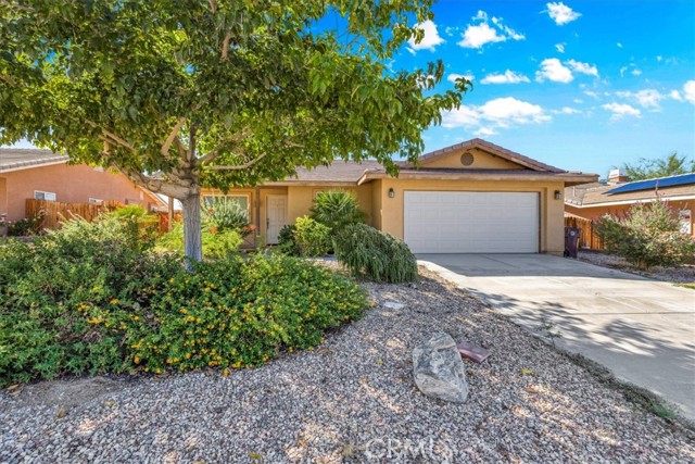5154 Split Rock Avenue, 29 Palms CA: https://media.crmls.org/medias/84d78326-3409-4d6e-9d74-1c67d585aa5d.jpg