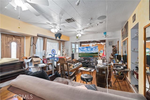 11170 Burbank Boulevard, North Hollywood CA: https://media.crmls.org/medias/84d79320-71f1-43cd-90d9-a1489b4dc97c.jpg