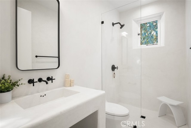 27405 Pacific Coast Highway, Malibu CA: https://media.crmls.org/medias/84d79d9c-b282-4bb9-b8b6-51d1fbead41b.jpg